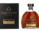 Claude Chatelier Cognac, un coffret noir et une bouteille élégante. Ce meilleur cognac, Extra XO Extra, promet une expérience française raffinée.