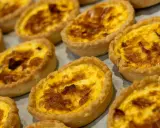 Petites quiches dorées, garnies d'une préparation crémeuse et de lardons. Un délice, une spécialité de Nancy à savourer sans attendre.